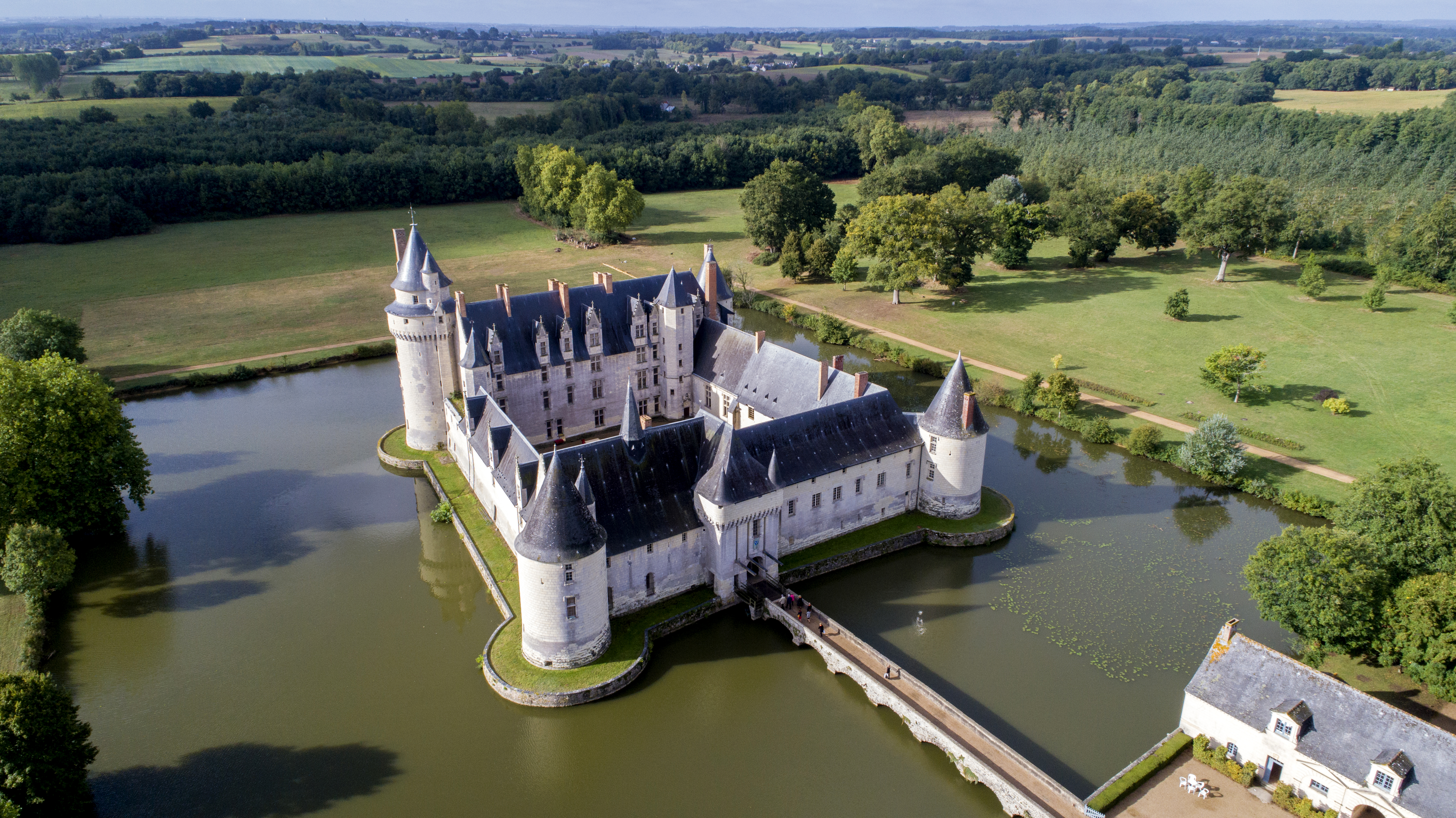 chateau plessis bourré